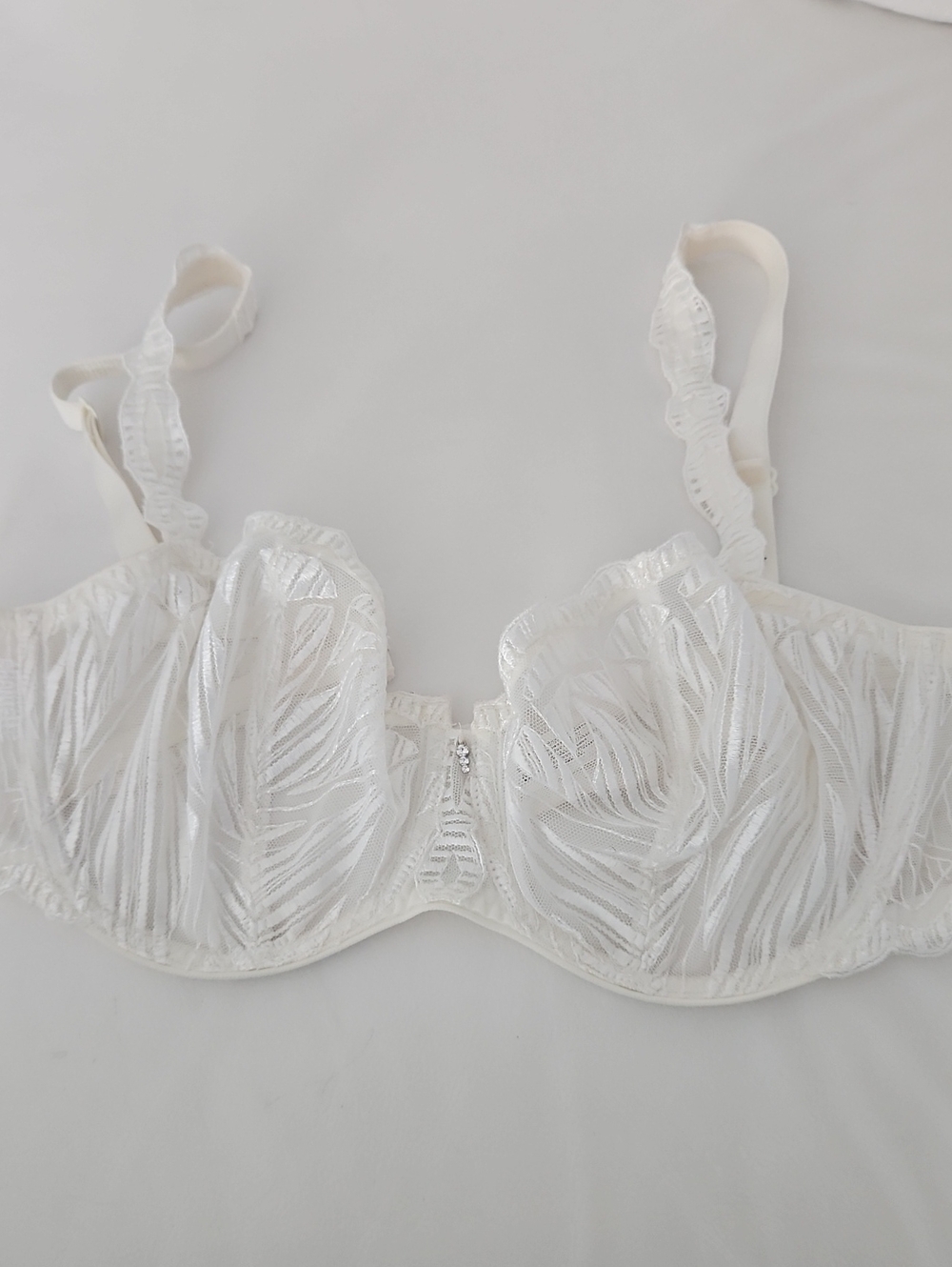 Chantelle Full Coverage White Lace-Textured Underwire Bra